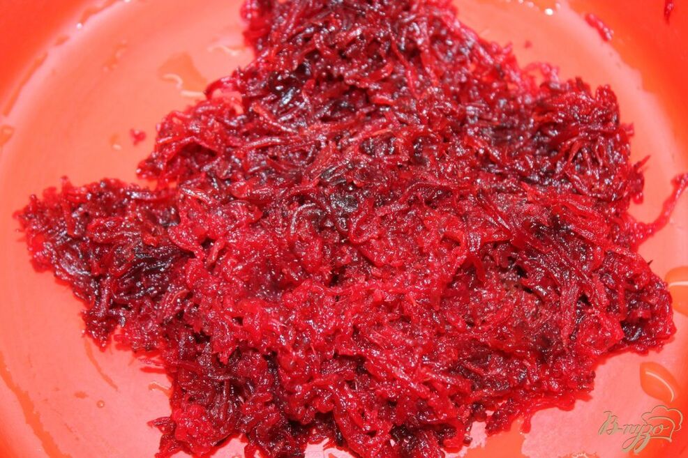 Grated beets to make pest control syrup