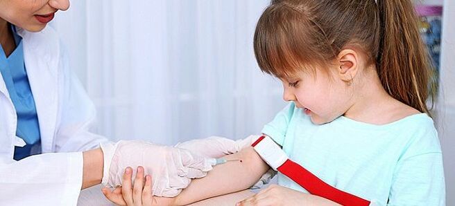 blood test for the analysis of worms in a child