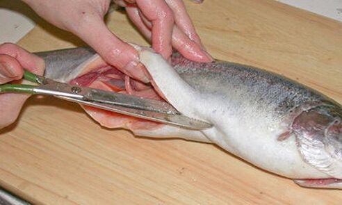 Carefully cutting fish on a personal cutting board will protect against parasitic infections